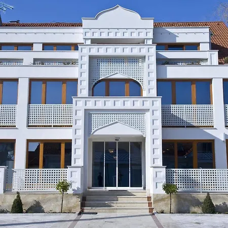 Amira Boutique Wellness & 3*